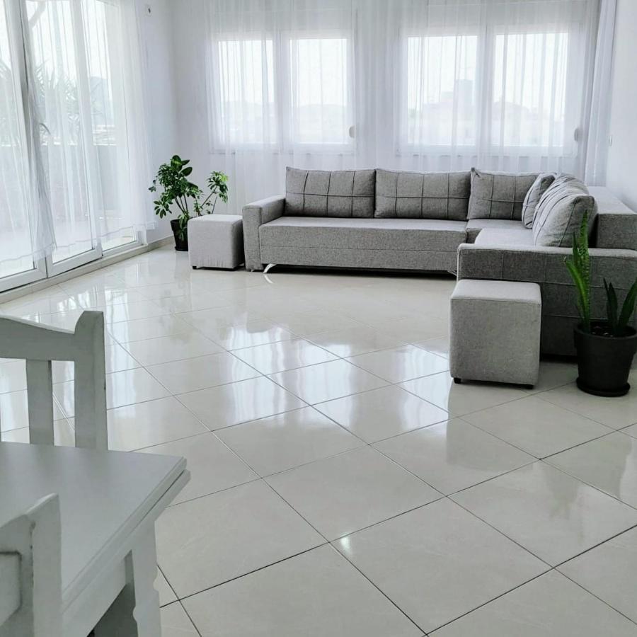 With Breathtaking View Just 10 Mins From The Center Privatunterkunft