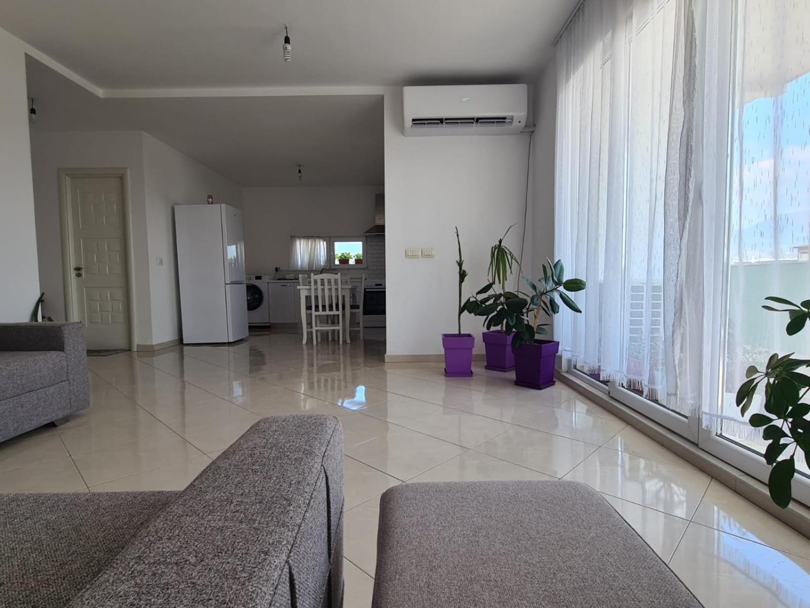 With Breathtaking View Just 10 Mins From The Center Privatunterkunft *